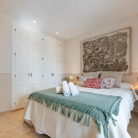 Apartment Dolmen Group- Aloha Royal